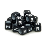 Perles alphabet noir et blanc 6 mm x 300 pcs